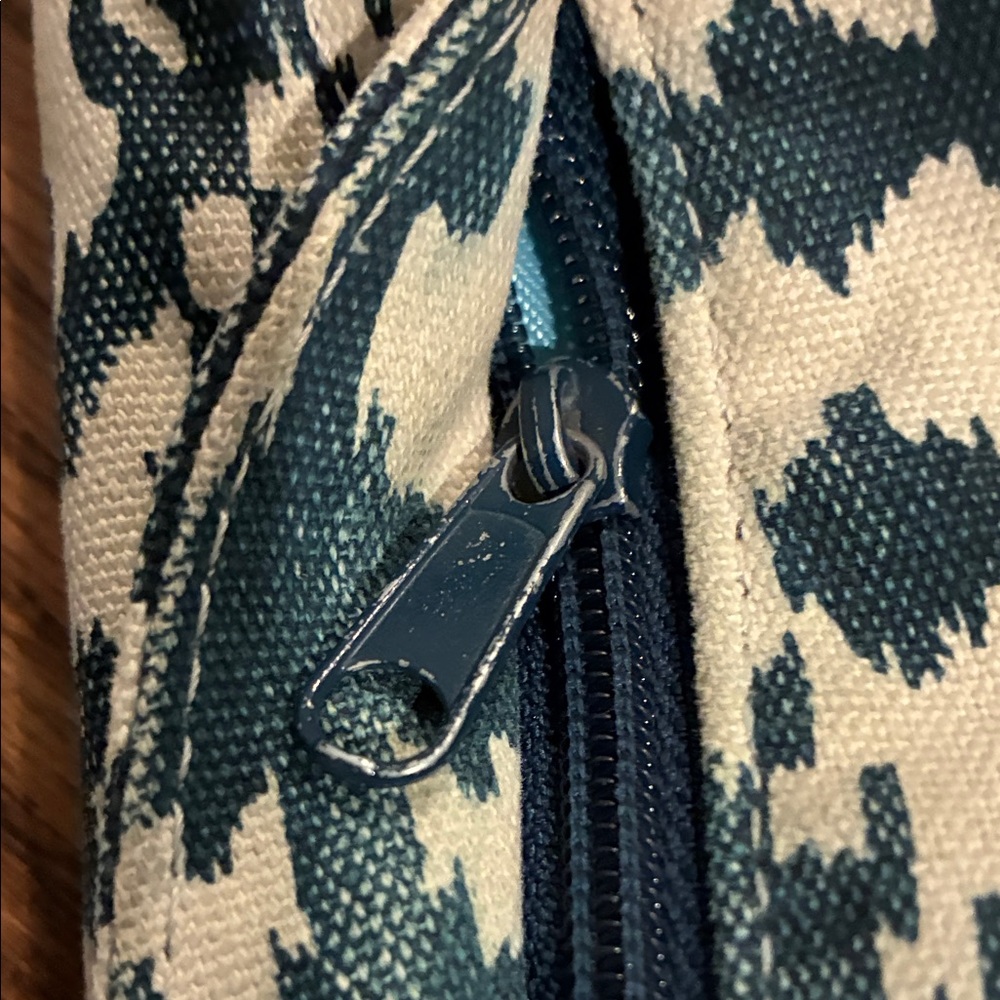 Kavu Navy and White Patterned Sling Bag - Picture 14 of 16
